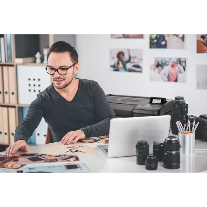 HP Designjet Z9+dr 44-in PostScript Printer ar V-Trimmer