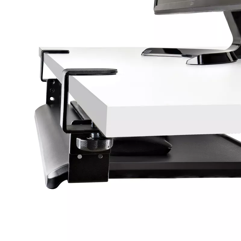 StarTech.com Zemgalda tastatūras paliktnis, pieskrūvējams ergonomisks tastatūras turētājs, līdz 12 kg (26,5 lb), bīdāma tastatūras un peles atvilktne ar C veida skavām, augstumā regulējams tastatūras paliktnis (3,9/4,7/5,5 collas)