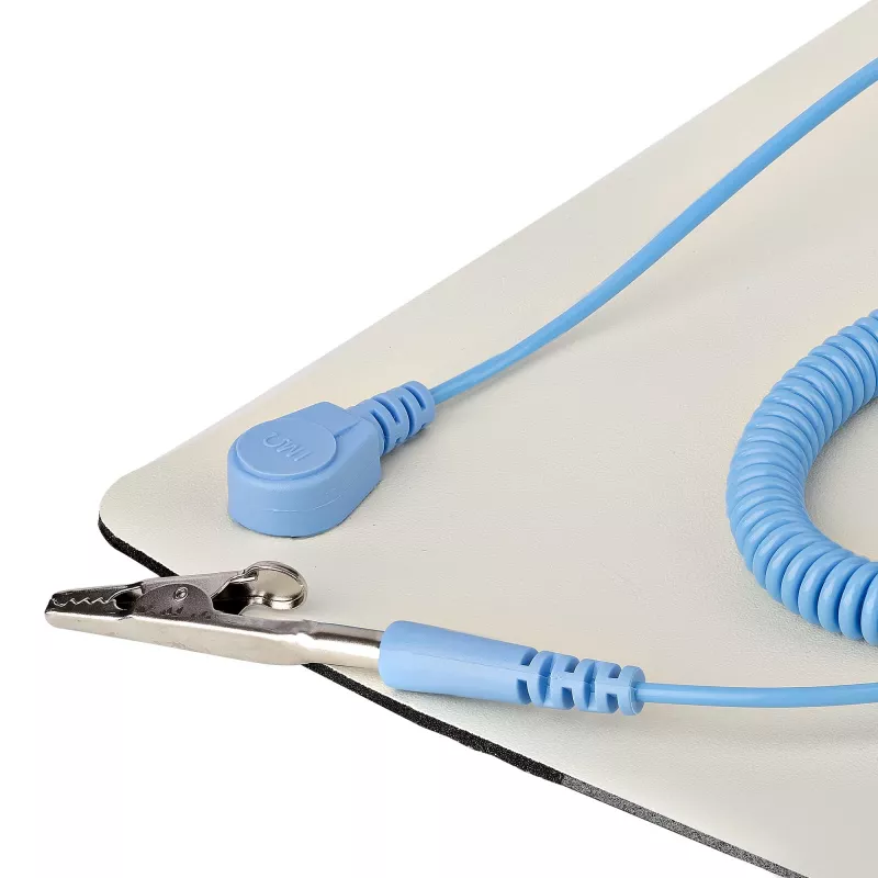 StarTech.com Antistatiskais paklājiņš, ESD paklājiņš elektronikas remontam, antistatiskais galda/darba virsmas paklājiņš ar noņemamu zemējuma vadu, ANSI/ESD S 4.1, elastīgs termoplastisks darba paliktnis/paklājiņš, 11x18 collas (30x46 cm)