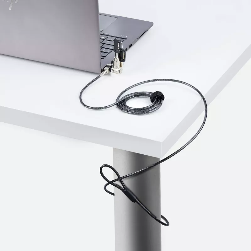 StarTech.com 3-in-1 Universal Laptop Lock 6.6ft (2m), Master Keyed Locking kabelis, Computer Security, Saderīga w/Noble Wedge®/Nano/K-Slot; Anti-Theft Cut-Resistant kabelis