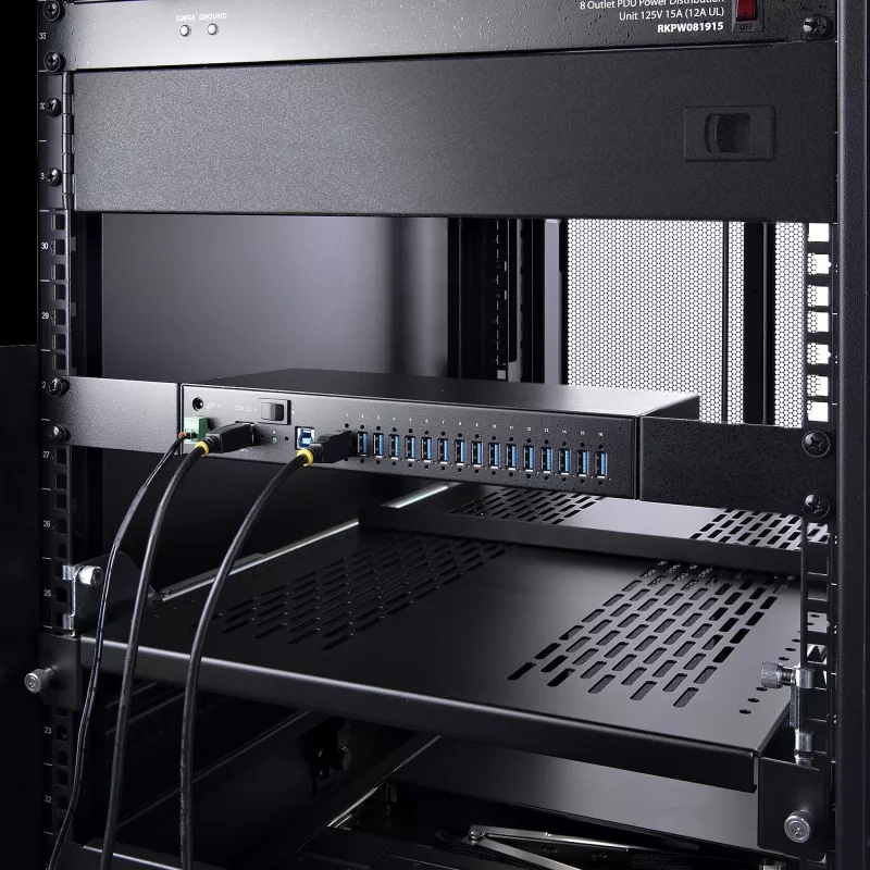 StarTech.com 16 pieslēgvietu rūpnieciskais USB 3.0 centrmezgls 5 Gbps, metāla, DIN/virsmas/statņa stiprināms, ESD aizsardzība, spaiļu bloka barošana, līdz 120 W koplietota USB uzlāde, divu resursdatoru centrmezgls/slēdzis