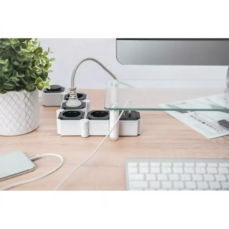 Strāvas sadalītājs Digitus Flexible 4-vietīgs ar 2 USB pieslēgvietām & slēdzi