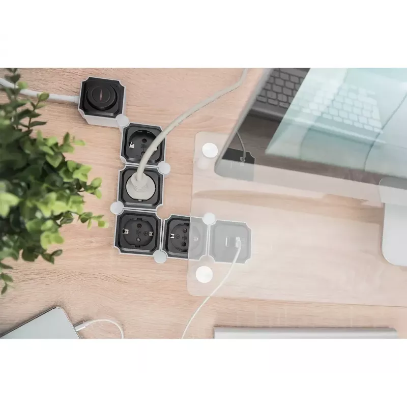 Strāvas sadalītājs Digitus Flexible 4-vietīgs ar 2 USB pieslēgvietām & slēdzi
