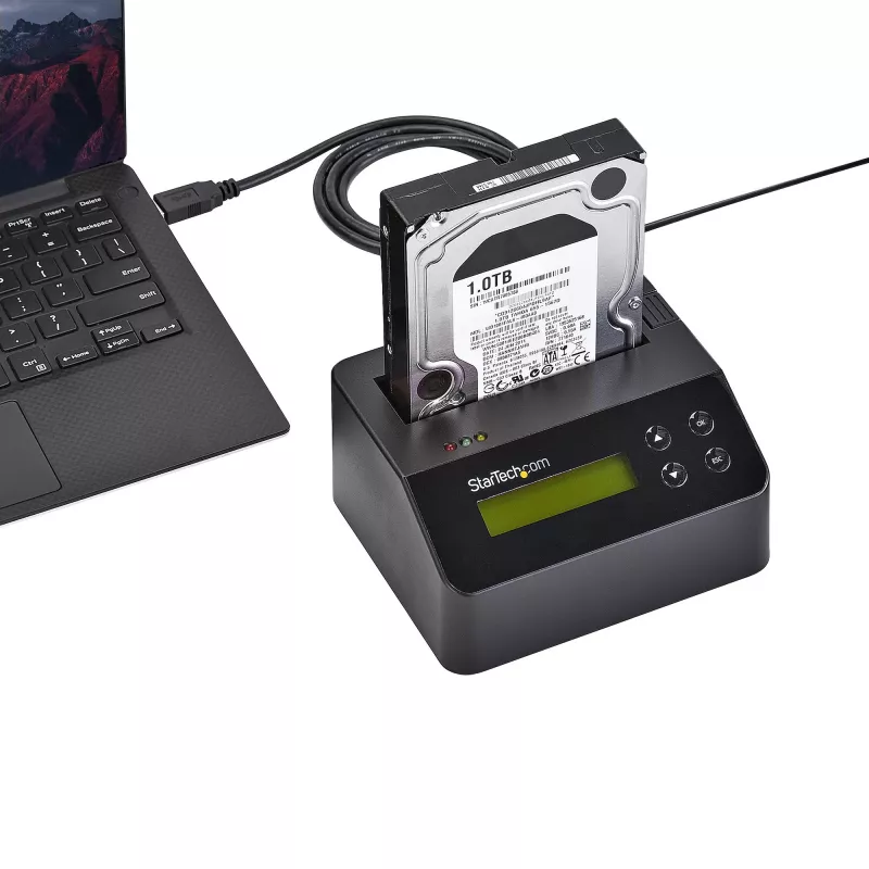 StarTech.com viena nodalījuma cieto disku dzēsējs, atsevišķs HDD/SSD sanitizators, USB 3.0 uz SATA II (3 Gbps), 9 dzēšanas režīmi, LCD displejs, drošas dzēšanas cieto disku sanitizācijas doks, DB-9 printera ports, TAA atbilstīgs