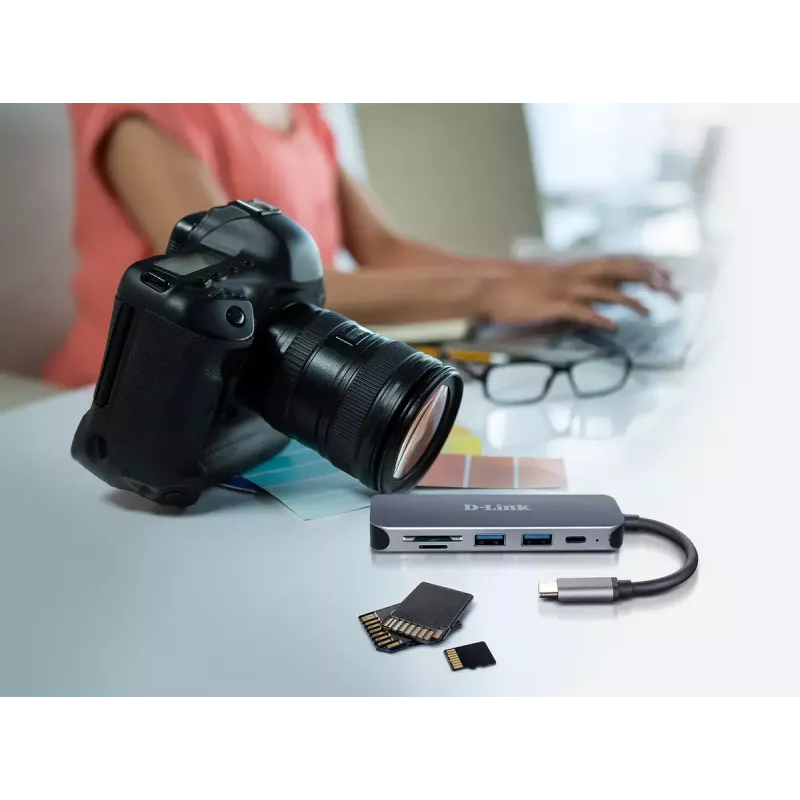 D-Link 5-in-1 USB-C Hub ar karšu lasītāju DUB-2325 USB Type-C pelēks