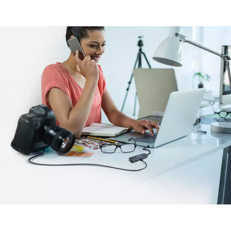 D-Link 5-in-1 USB-C Hub ar karšu lasītāju DUB-2325 USB Type-C pelēks