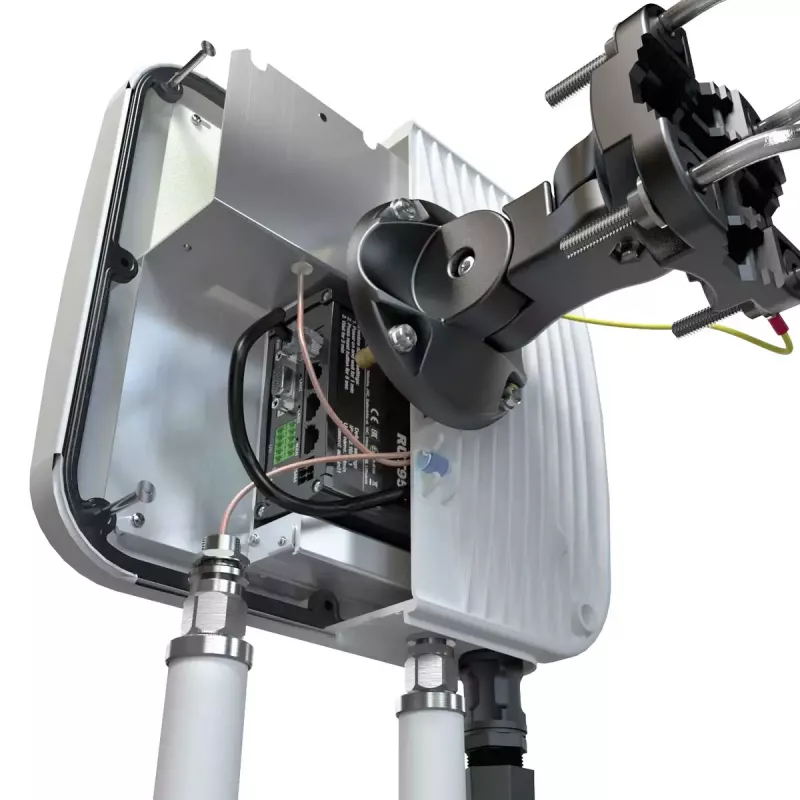 Virziena tīkla antena QuWireless QuMax PoE/LAN, daudzjoslu 0.694–2.7 GHz un 2.4–2.5 GHz, maks. pastiprinājums 6 dBi, vertikāla polarizācija