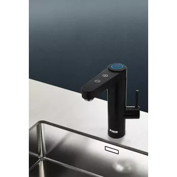 Caurplūdes ūdens sildītājs NOVEEN IWH965 INOX Melns 5.5 kW 220V, nerūsējošais tērauds, skārienjūtīga vadība, 2.5 l/min