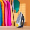 Sausās un tvaika gludeklis Philips DST7030/20 — 2800 W, 0,3 L tvertne, 50 g/min nepārtraukts tvaiks, 250 g/min tvaika pastiprinājums, SteamGlide Plus zole
