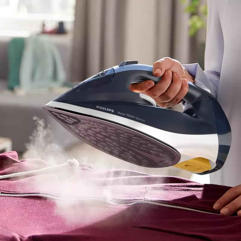 Sausās un tvaika gludeklis Philips DST7030/20 — 2800 W, 0,3 L tvertne, 50 g/min nepārtraukts tvaiks, 250 g/min tvaika pastiprinājums, SteamGlide Plus zole