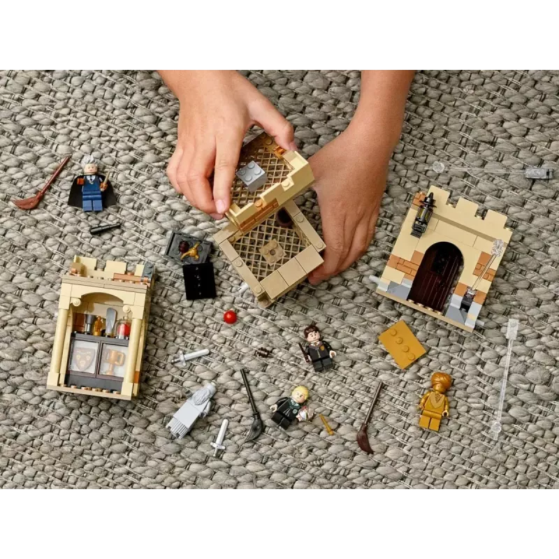 LEGO Harry Potter komplekts “Hogvartsas pirmā lidošanas stunda” 76395 ar Harija un Drako minifigūrām