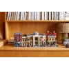 LEGO Icons konstruktora komplekts 10350 Tudor Corner House — 3 266 detaļas, 8 minifigūras, vecums 18+, 260×250×310 mm