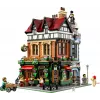 LEGO Icons konstruktora komplekts 10350 Tudor Corner House — 3 266 detaļas, 8 minifigūras, vecums 18+, 260×250×310 mm
