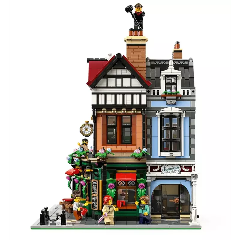 LEGO Icons konstruktora komplekts 10350 Tudor Corner House — 3 266 detaļas, 8 minifigūras, vecums 18+, 260×250×310 mm