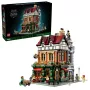 LEGO Icons konstruktora komplekts 10350 Tudor Corner House — 3 266 detaļas, 8 minifigūras, vecums 18+, 260×250×310 mm