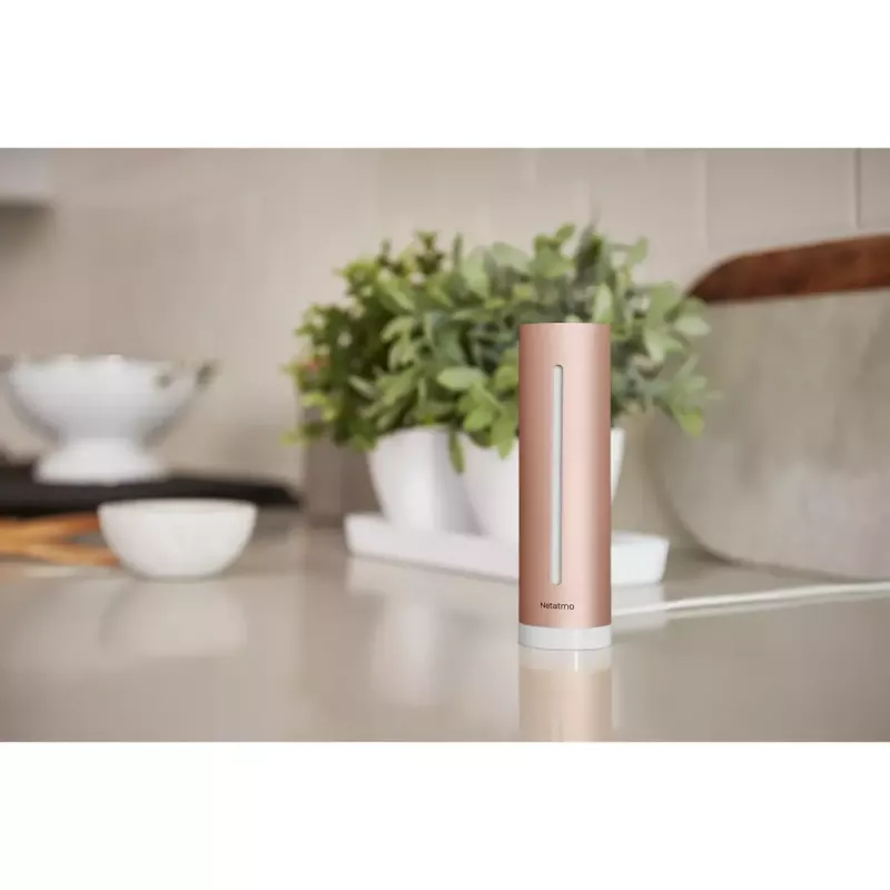 Iekštelpu gaisa kvalitātes monitors Netatmo Smart Indoor Air Quality Monitor — CO2 0–5000 ppm, temperatūra 0–50°C, troksnis, Wi‑Fi/Bluetooth, maiņstrāvas barošana, alumīnijs, rožu zelts
