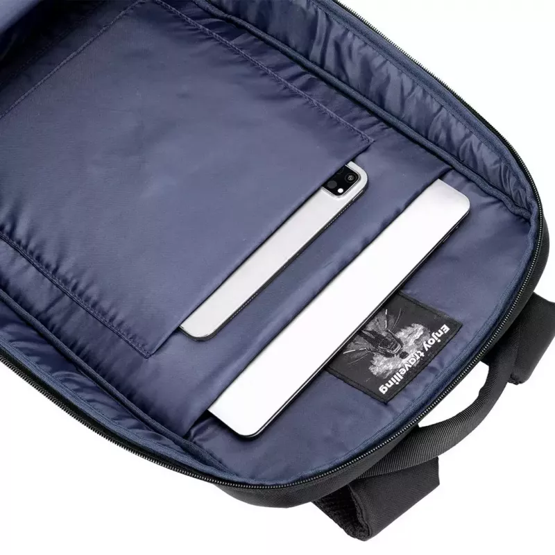 Klēpjdatora soma MODECOM Active 15 PLE‑MC‑ACTIVE‑15 15,6 collu klēpjdatoriem — eko āda, melna, rāvējslēdzēja aizdare, USB ports