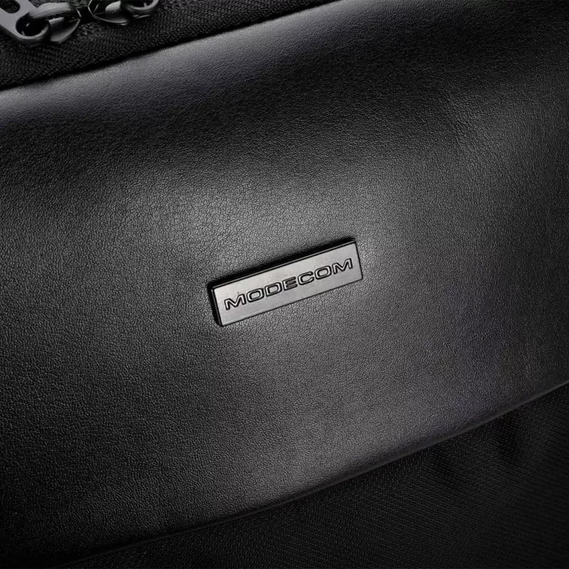 Klēpjdatora soma MODECOM Active 15 PLE‑MC‑ACTIVE‑15 15,6 collu klēpjdatoriem — eko āda, melna, rāvējslēdzēja aizdare, USB ports