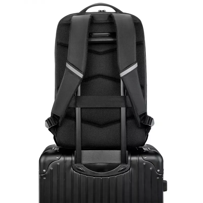 Klēpjdatora soma MODECOM Active 15 PLE‑MC‑ACTIVE‑15 15,6 collu klēpjdatoriem — eko āda, melna, rāvējslēdzēja aizdare, USB ports