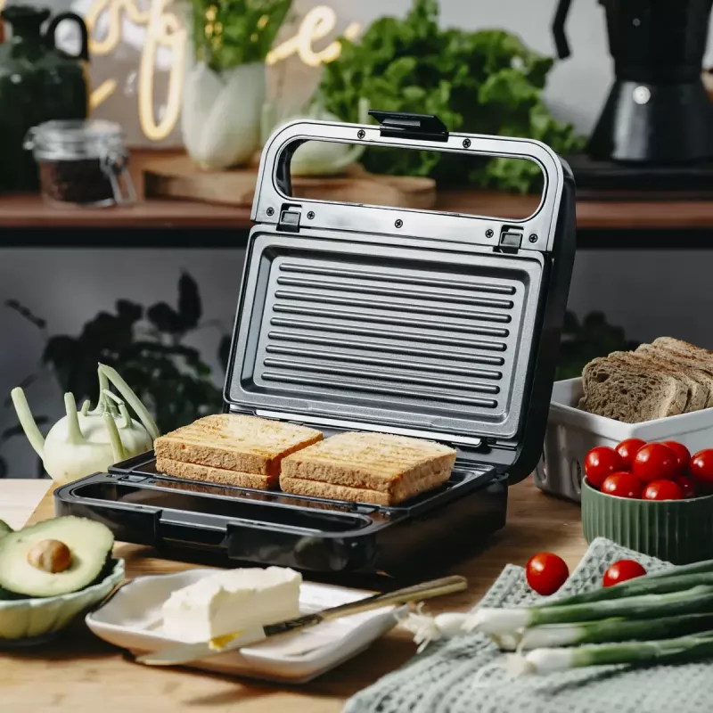 2-in-1 sviestmaižu automāts Adler AD 3070b — 850 W, 2 plāksnes, melns