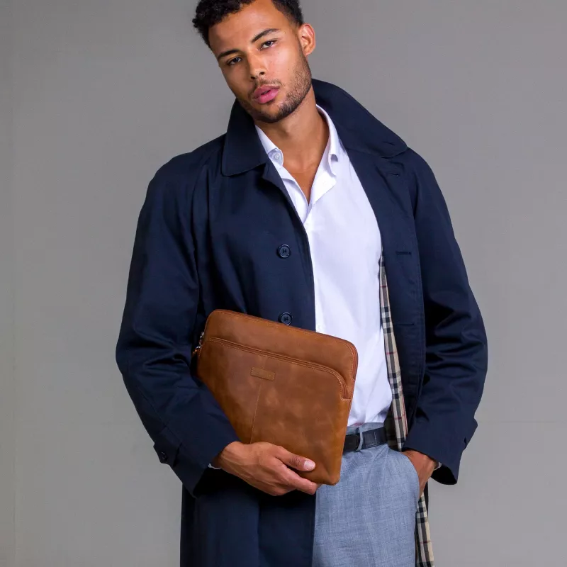 dbramante1928 Skagen Pro+ - MacBook Pro 14 collas/līdz 14 collu PC - Brūna