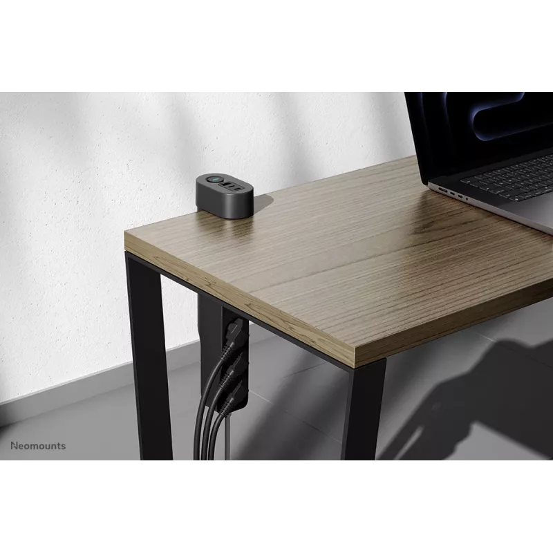 Neomounts DS22-840BL6 galda kontaktligzda ar skavu un USB-C un USB-A pieslēgvietām – ātrā uzlāde
