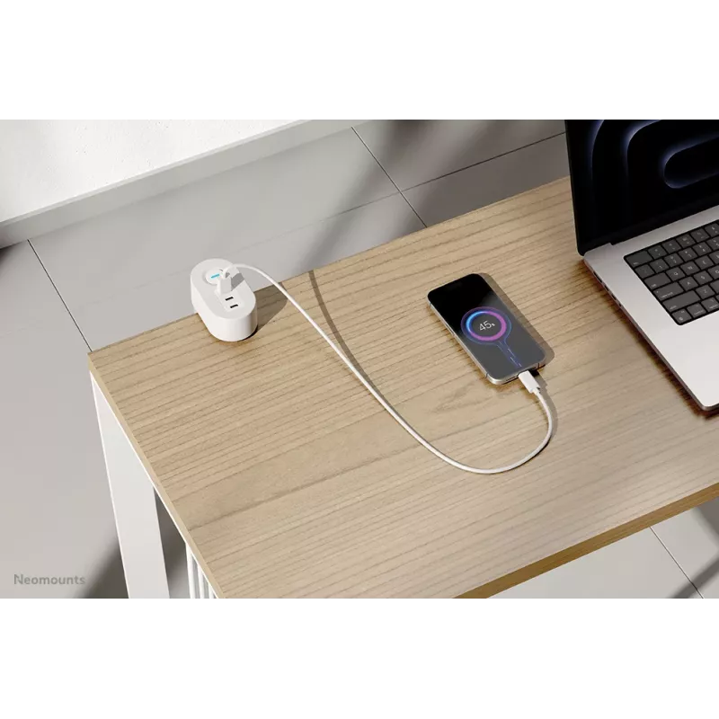 Neomounts DS22-840WH6 galda kontaktligzda ar skavu un USB-C un USB-A pieslēgvietām – ātra uzlāde