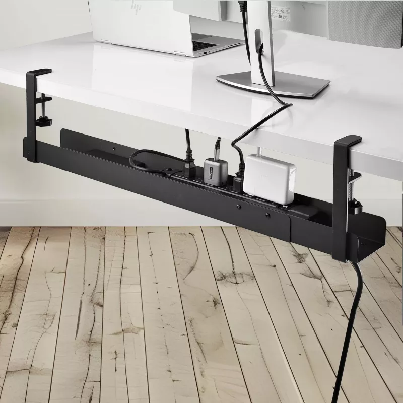 StarTech.com Under Desk kabelis Management Tray, Length Adjustable kabelis Organizer, Clamp-On Installation, No Drilling Required, Power Bar Holder, Melns