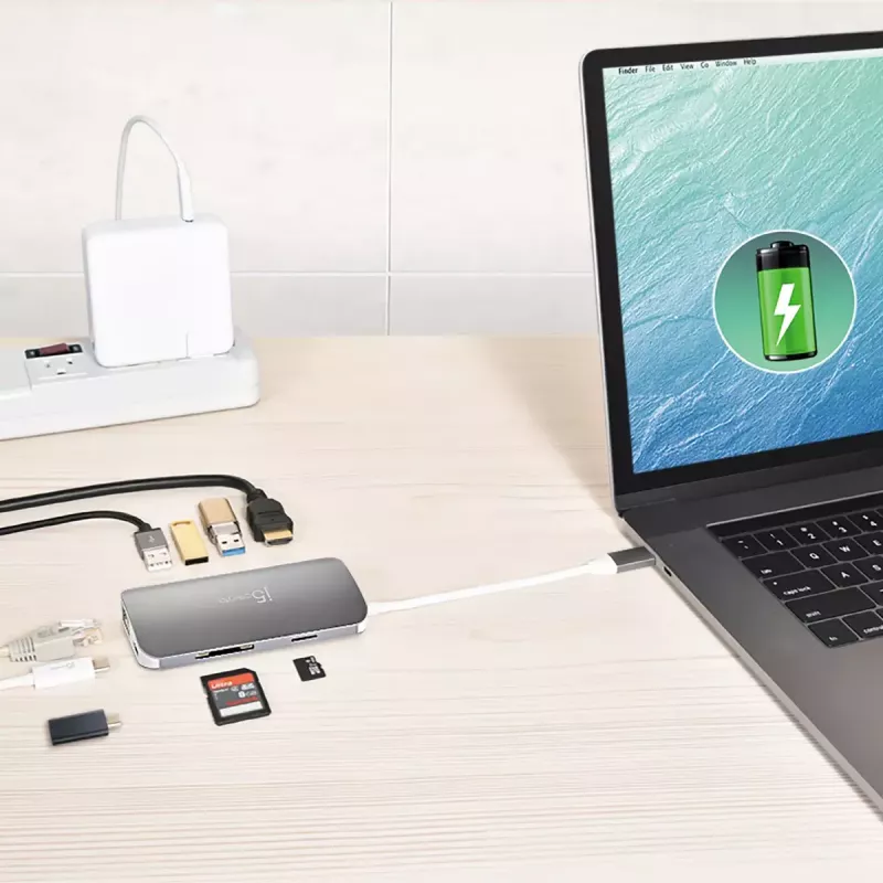 j5create JCD383 USB-C™ 9-in-1 daudzfunkciju adapteris, sudraba un balts