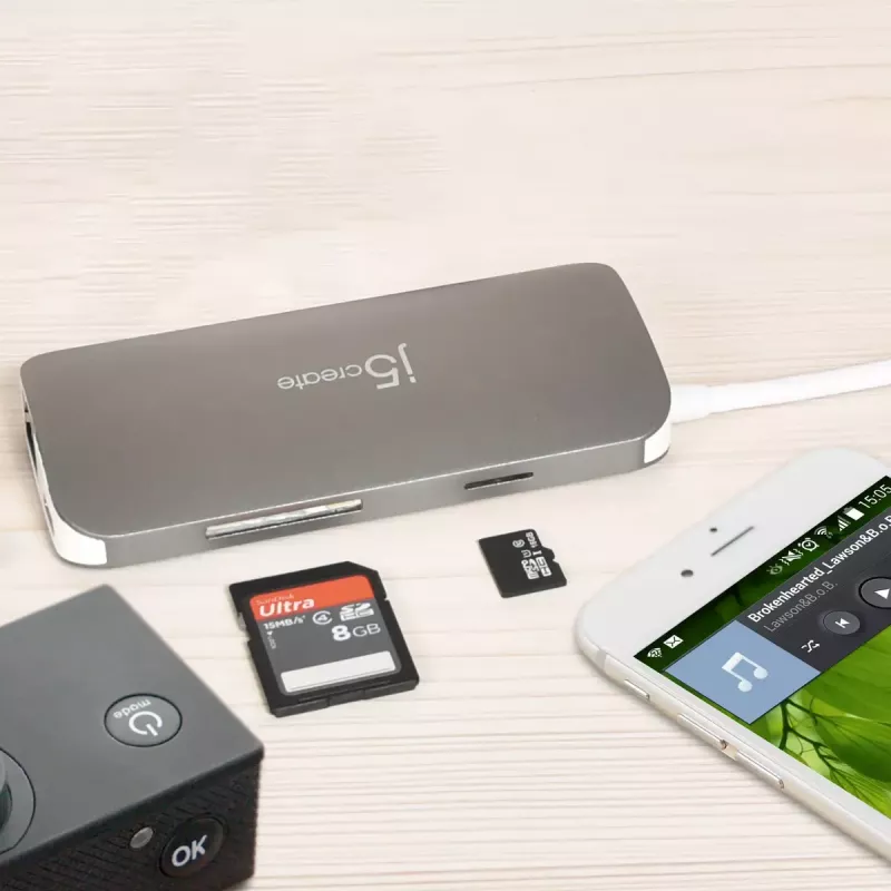 j5create JCD383 USB-C™ 9-in-1 daudzfunkciju adapteris, sudraba un balts
