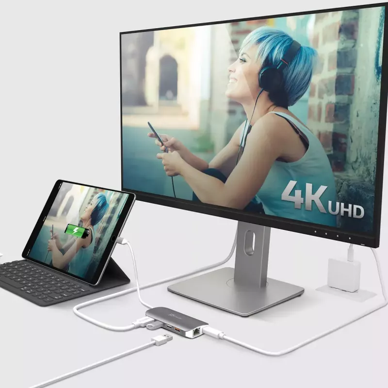 j5create JCD383 USB-C™ 9-in-1 daudzfunkciju adapteris, sudraba un balts