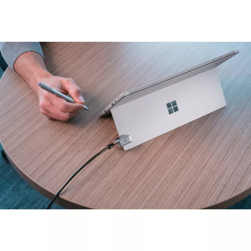 Kensington bloķējams kabeļa slēdzene Surface Pro un Surface Go, 1,8 m, Kensington, Atslēga, Oglekļa tērauds, Melna, Sudraba