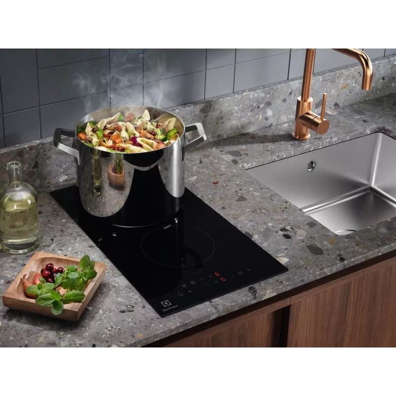 Electrolux Serie 300 LHR3233CK melna iebūvējama 29 cm keramikas plīts virsma ar 2 zonām
