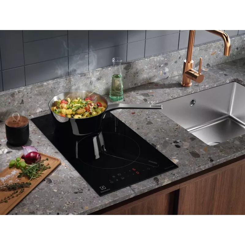 Electrolux Serie 300 LIT30231C melna iestrādājama 29 cm zonas indukcijas plīts virsma ar 2 zonām