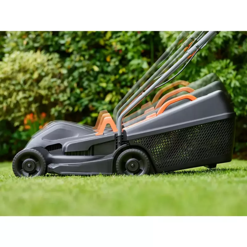 Aizmugures pļaujmašīna Black & Decker BEMW351-QS