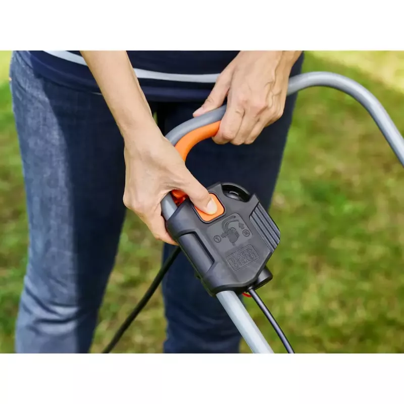 Aizmugures pļaujmašīna Black & Decker BEMW351-QS