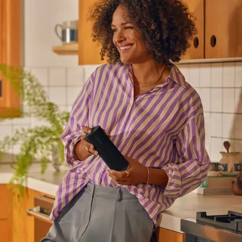 Stereo portatīvais skaļrunis Sonos Roam 2 melns