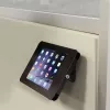 StarTech.com Drošs planšetdatora statīvs – piemērots novietošanai uz galda vai stiprināšanai pie sienas, melns, 24,6 cm (9,7 collas), 9,7 collu iPad, tērauds, 1,3 cm, atslēga