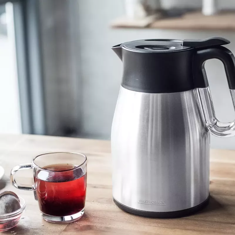 Gastroback dizaina uzlabotā termo elektriskā tējkanna 1,7 l 2200 W melna no nerūsējošā tērauda