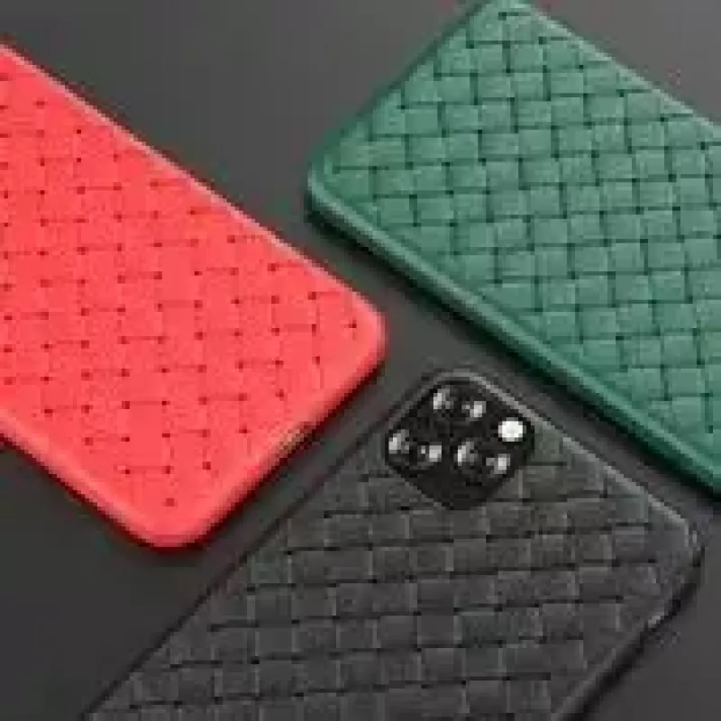 Mīksts telefona vāciņš Devia iPhone 11 Pro — austs raksts, sarkans