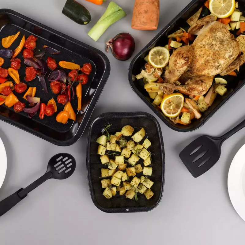 Cepšanas un sasmalcināšanas paplātes komplekts Russell Hobbs CW207011EU 3 gab. — cepšanas paplāte un divi sasmalcināšanas dēlīši