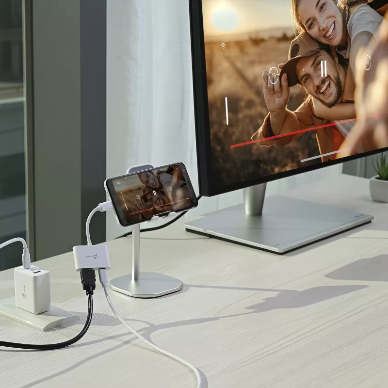 j5create JCA152 USB-C® uz 4K HDMI™ adapteris ar jaudas piegādi, melns