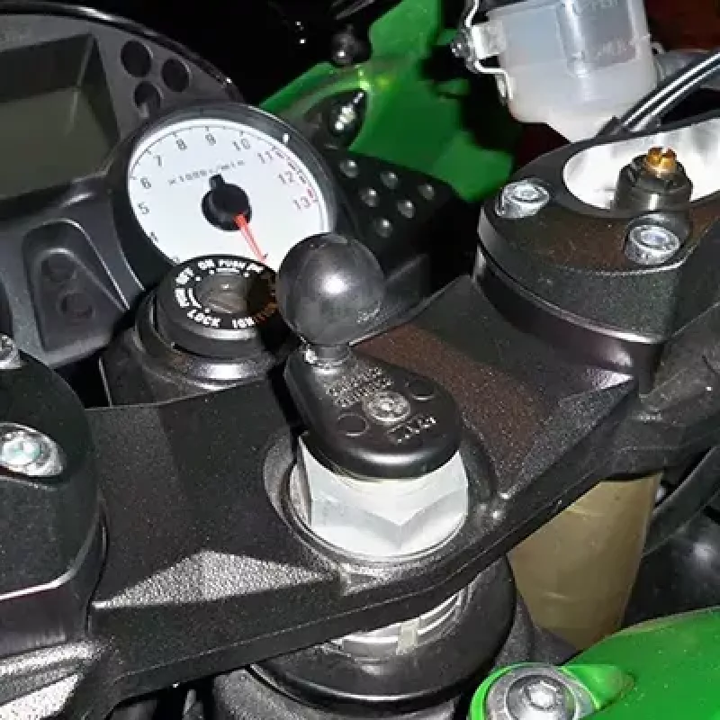 RAM Mounts motocikla dakšas kāta dubultlodīšu stiprinājums, alumīnija, melns