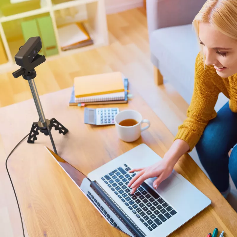 j5create JVCU100 USB™ HD tīmekļa kamera ar 360° rotāciju, 1080p video uzņemšanas izšķirtspēja, melna