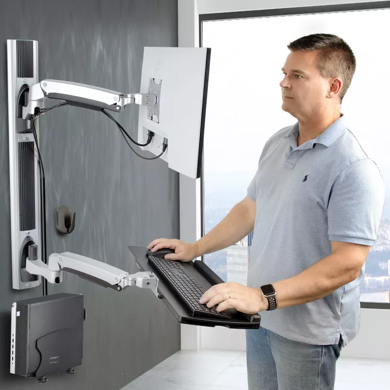 StarTech.com Sienas montāžas darbstacija, VESA stiprinājums 32 collu monitoriem (22 mārciņas/10 kg), pilnībā locīklu viena monitora stiprinājums un tastatūras paliktnis ar galda datora/PC kronšteinu, stāvgalds