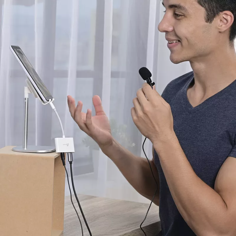 j5create JCA122 USB-C® uz 3,5 mm audio adapteris ar strāvas piegādi, melns