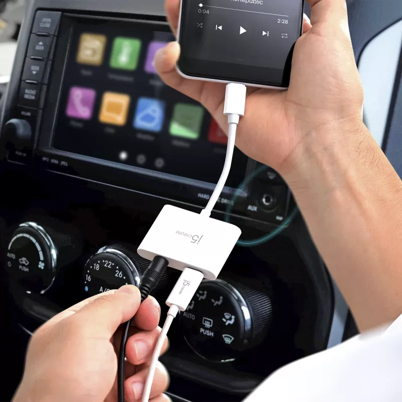 j5create JCA122 USB-C® uz 3,5 mm audio adapteris ar strāvas piegādi, melns