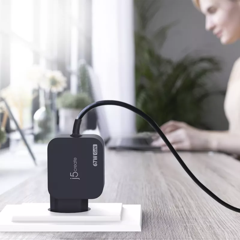 j5create JUP1565DC 67W GaN PD USB-C® mini lādētājs ar 6 veidu līdzstrāvas savienotājiem, ES, melns