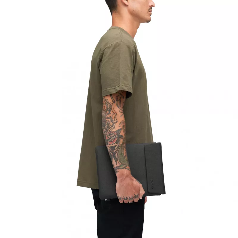 Planšetdatora futrālis Incase Crosstown Sleeve 11 collu planšetdatoram, melns