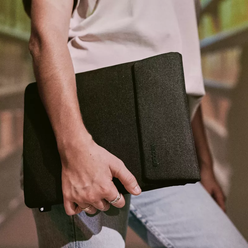 Planšetdatora futrālis Incase Crosstown Sleeve 11 collu planšetdatoram, melns